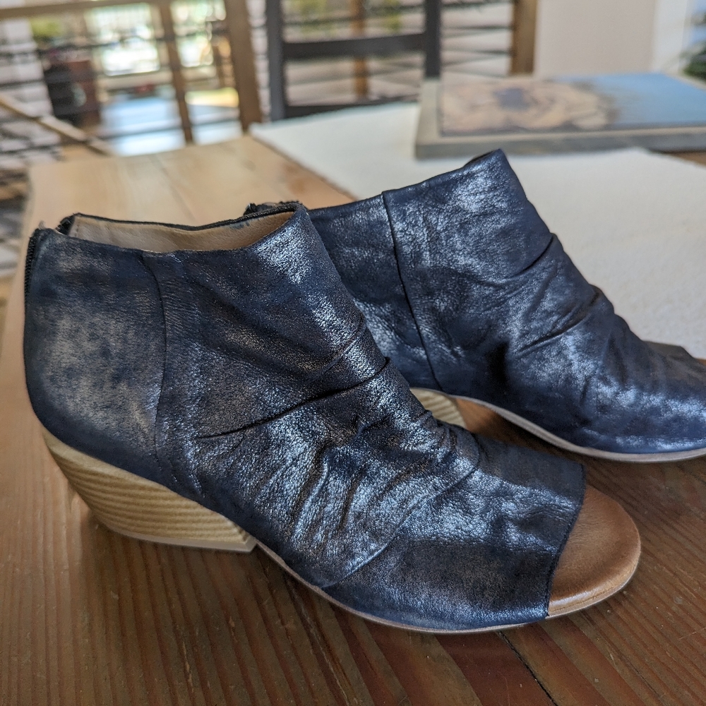 Miz Mooz, size 38, peep toe, back zipper.
